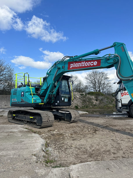 Plantforce future proof Kobelco machines with Xwatch